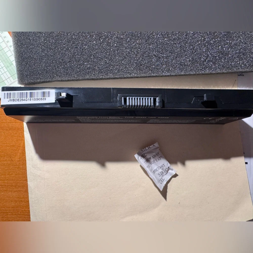 Laptop battery- Brand new never used - 11 V- GP952